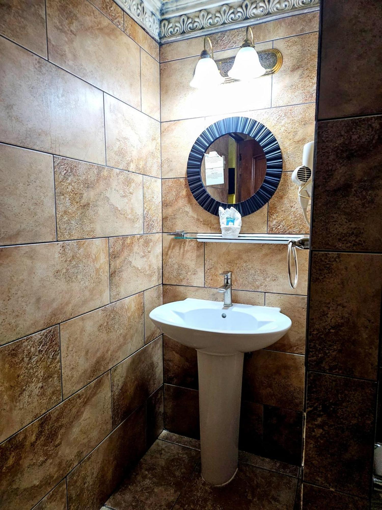 גואטמלה Antigua Inn Hotel מראה חיצוני תמונה