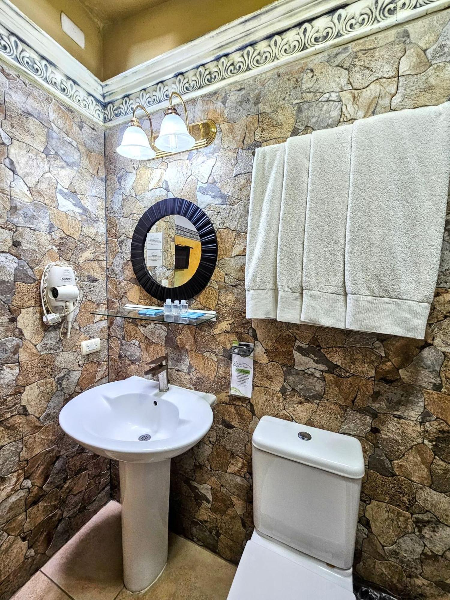 גואטמלה Antigua Inn Hotel מראה חיצוני תמונה