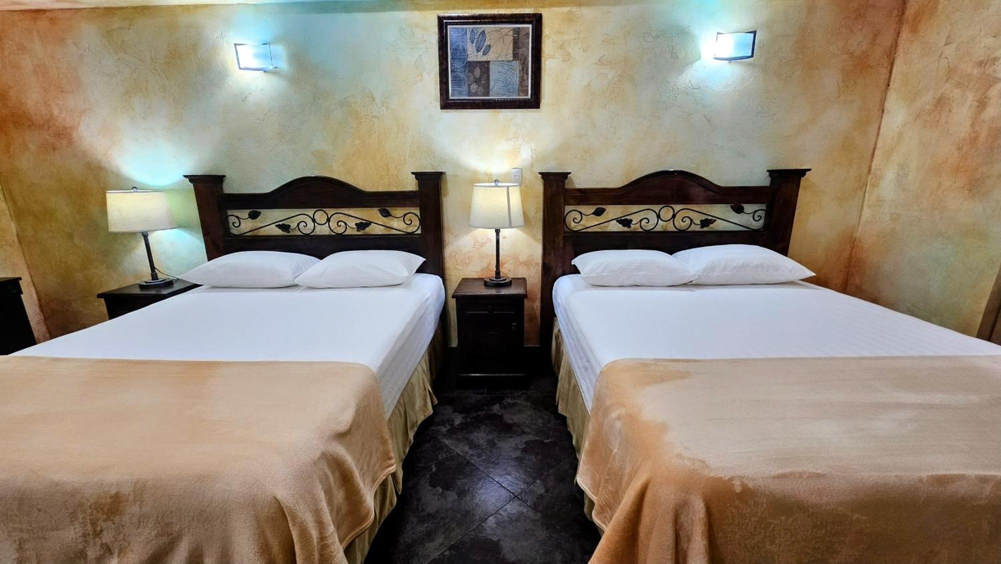 גואטמלה Antigua Inn Hotel מראה חיצוני תמונה