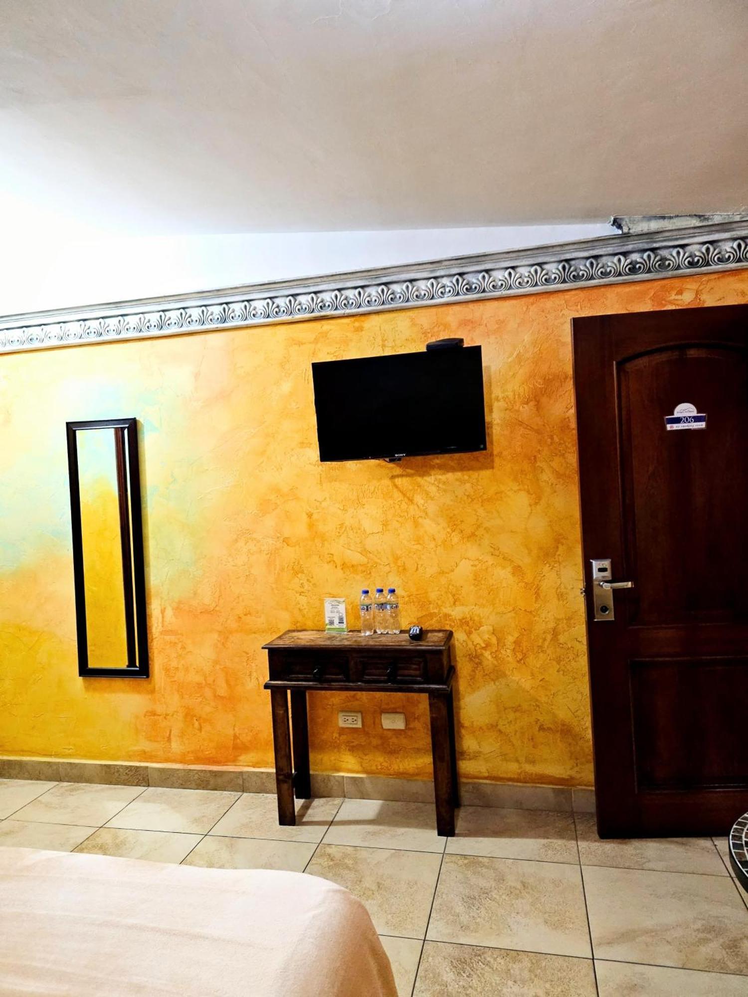 גואטמלה Antigua Inn Hotel מראה חיצוני תמונה