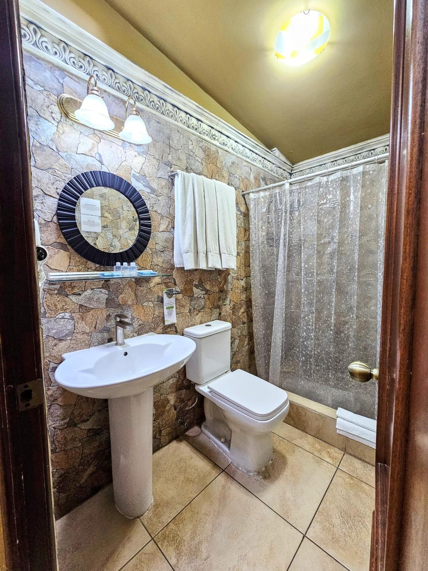 גואטמלה Antigua Inn Hotel מראה חיצוני תמונה