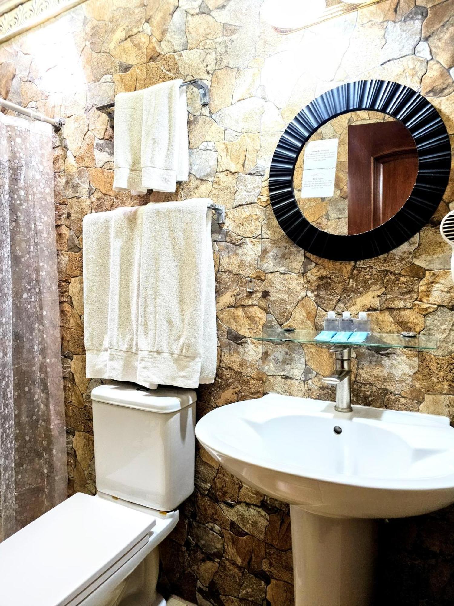 גואטמלה Antigua Inn Hotel מראה חיצוני תמונה